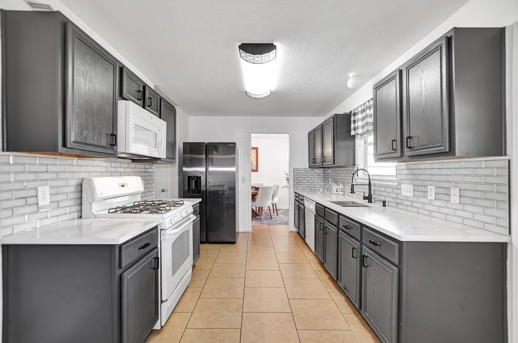 1811 Adobe Falls Dr, Spring TX  77388-7501 exterior