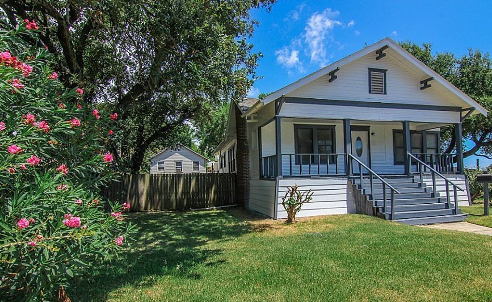 2 11th Ave N, Texas City, TX 77590