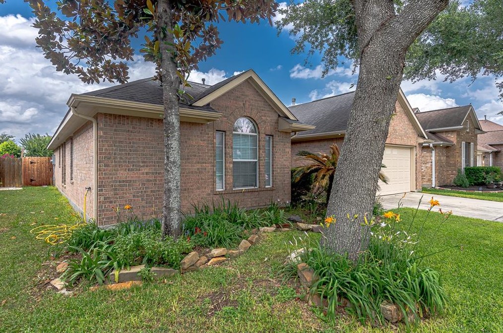 8218 Terrace Brook Dr, Houston, TX 77040-6077