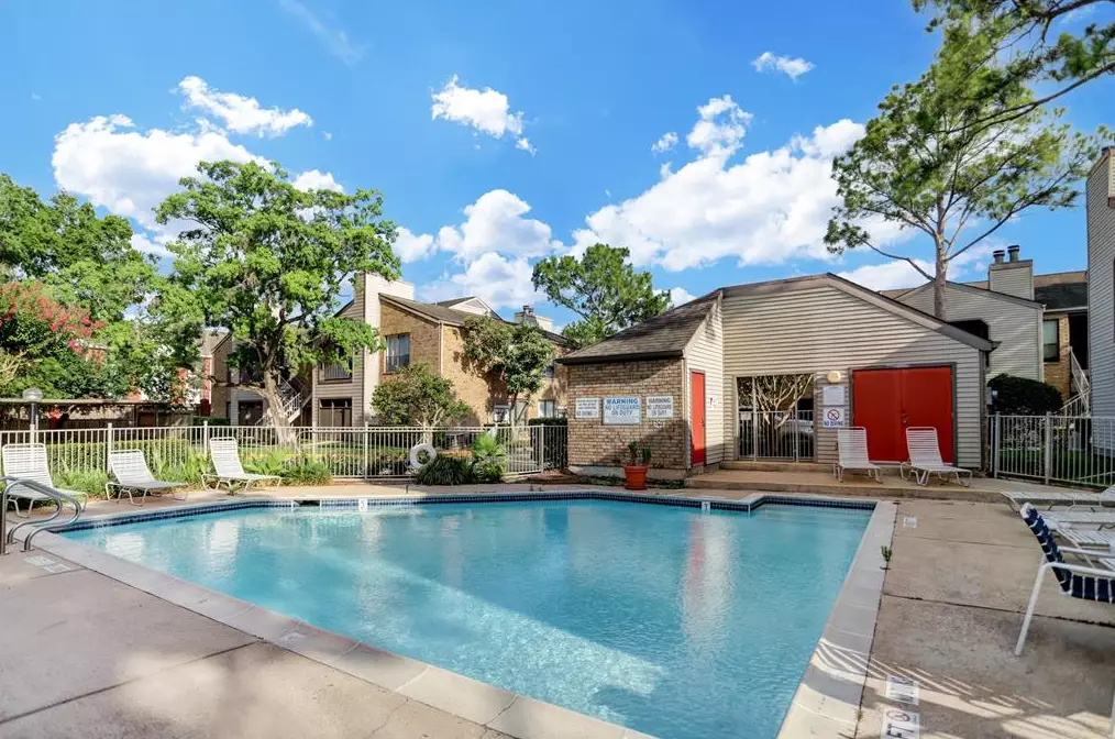 2025 Augusta Dr, Houston TX  77057-3759 exterior