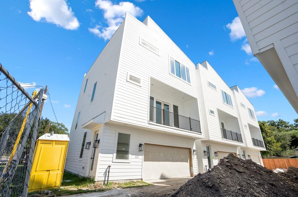 4804 Gano St, Houston, TX 77009-2228