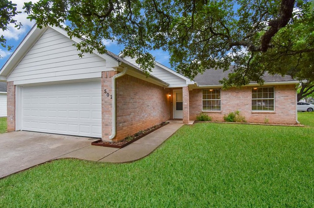 502 E West St, Jones Creek, TX 77437