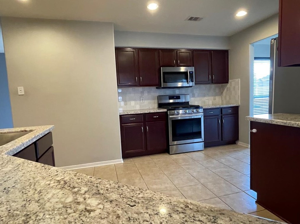 9897 Expedition Trl, Conroe TX  77385-7915 exterior