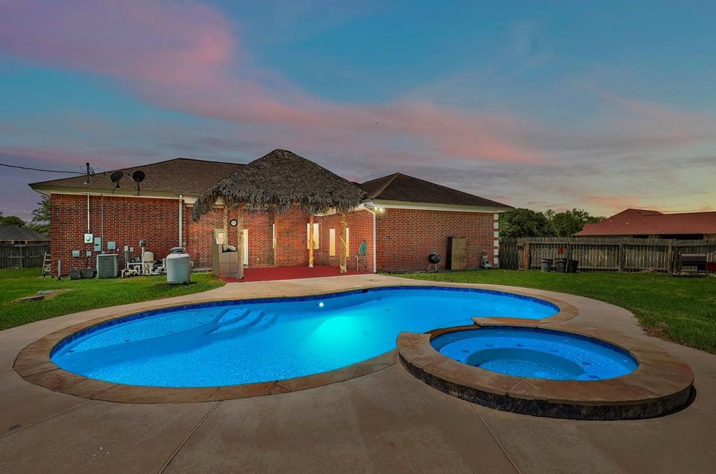5903 Plantation Dr, Baytown, TX 77523-8885