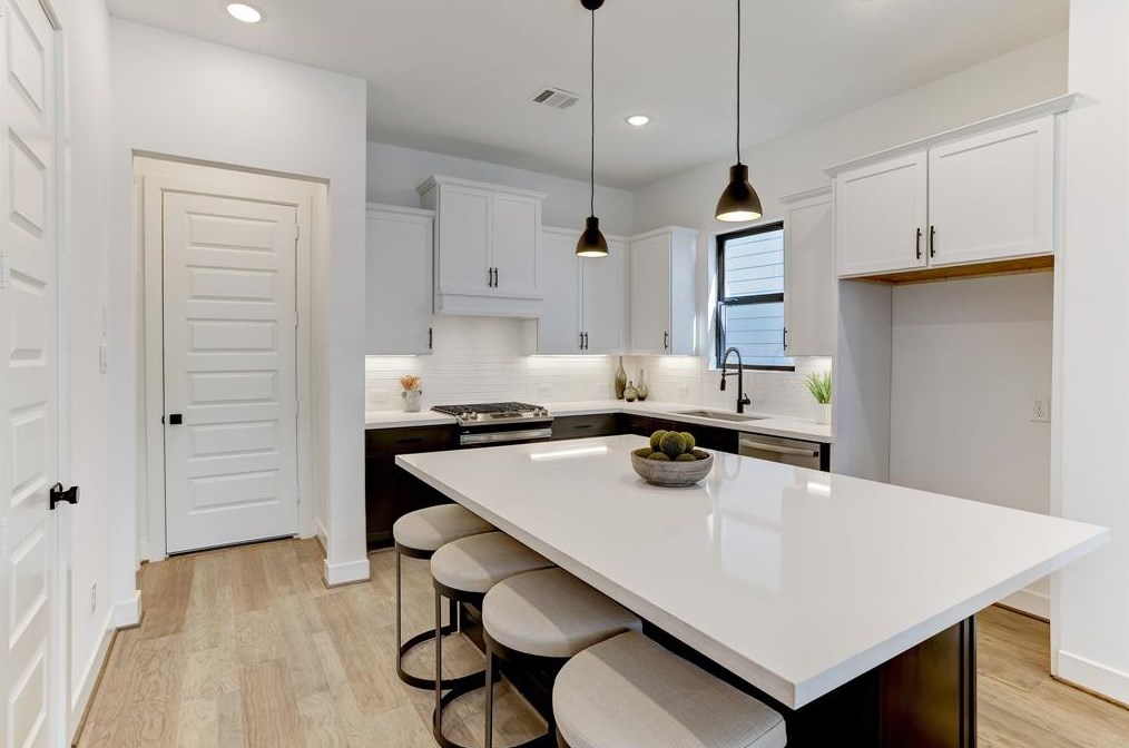 308 40 St, Houston TX 77022-4741 exterior