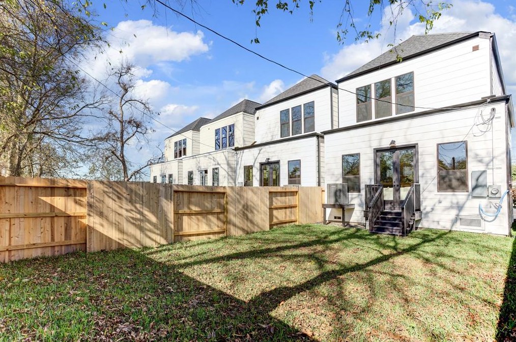 308 40 St, Houston TX 77022-4741 exterior