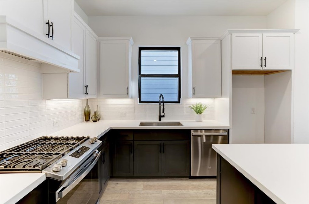 308 40 St, Houston TX 77022-4741 exterior