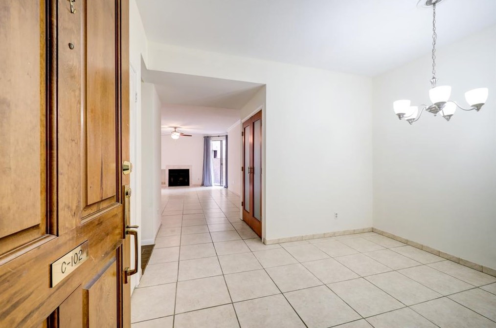 5220 Weslayan St, Houston, TX 77005-1095