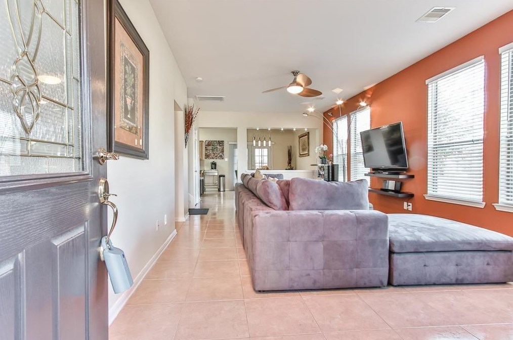 8106 Singing Sonnet Ln, Houston TX  77072-0130 exterior