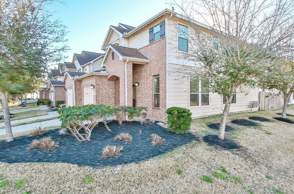 8106 Singing Sonnet Ln, Houston, TX 77072