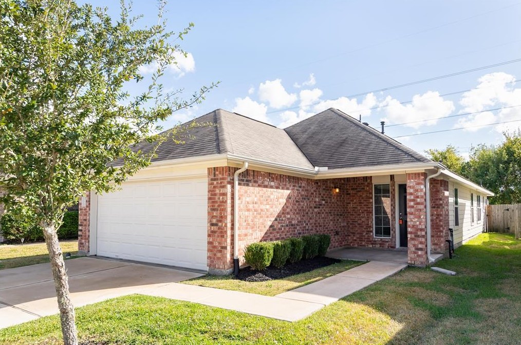 5731 Post Oak Manor Dr, Houston, TX 77085