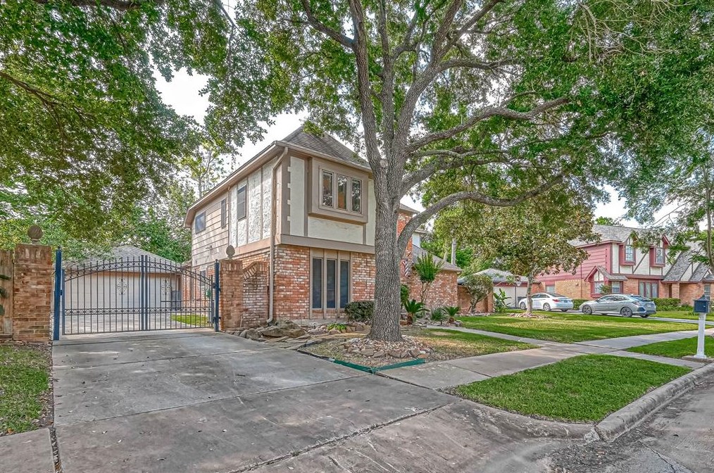 11607 Trailmont Dr, Houston, TX 77077-6324
