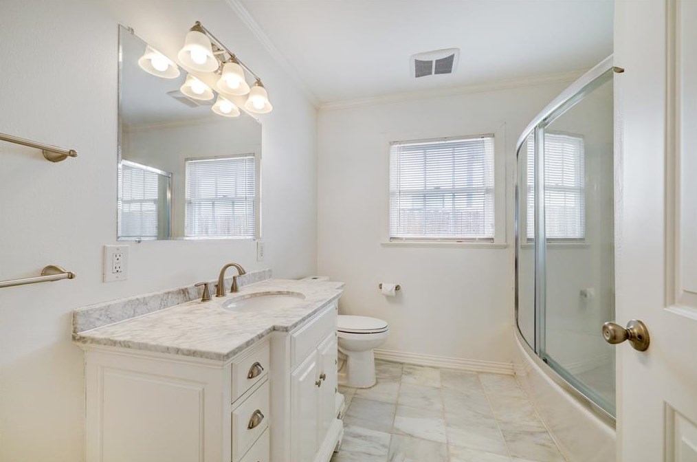 4005 Rice Blvd, Houston TX  77005-2628 exterior