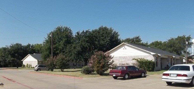 401 Bicentennial St, Bonham, TX 75418