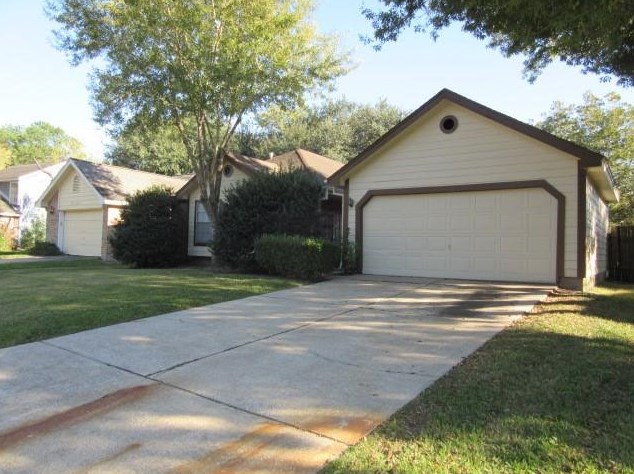 8430 Lake Crystal Dr, Houston, TX 77095