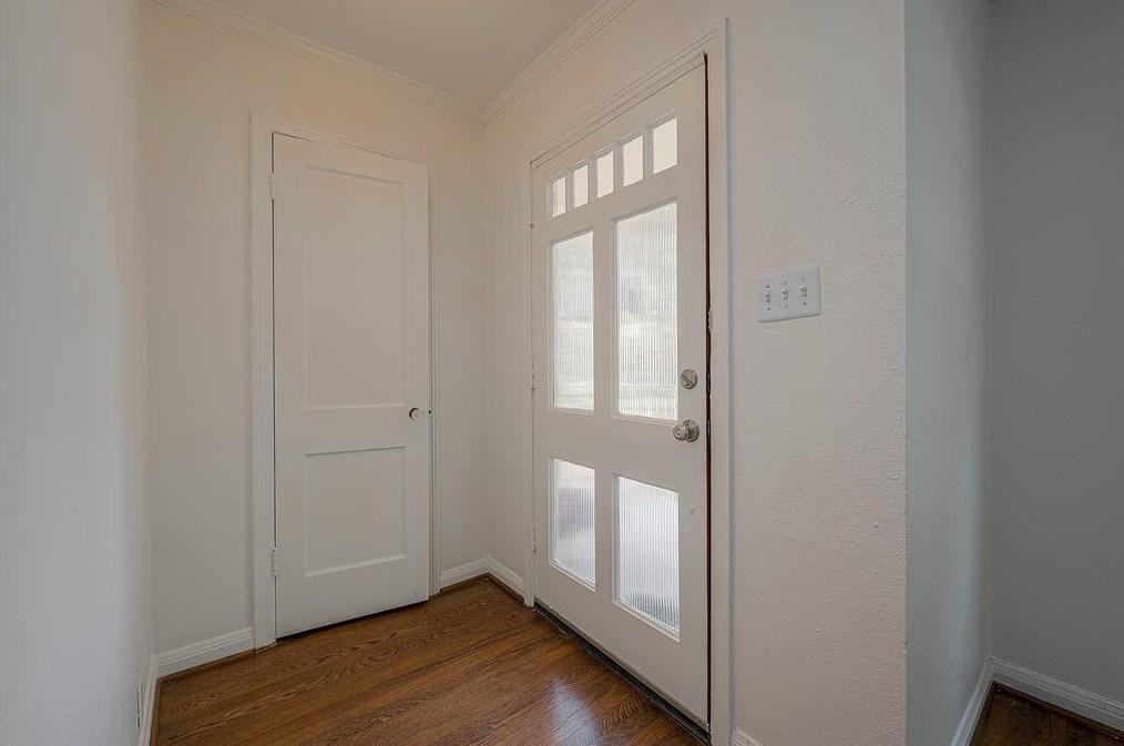 6704 E College St, Houston, TX 77005