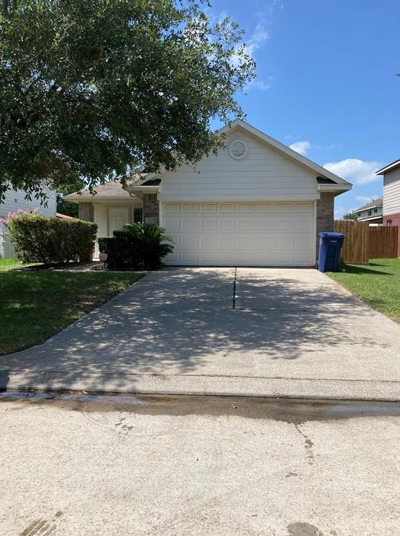 4411 Plumeria Ave, Baytown, TX 77521-5511