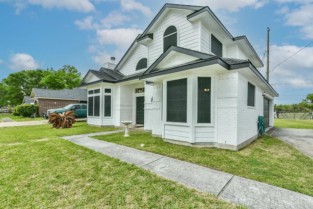 904 Robinson Rd, Morgans Point, TX 77571