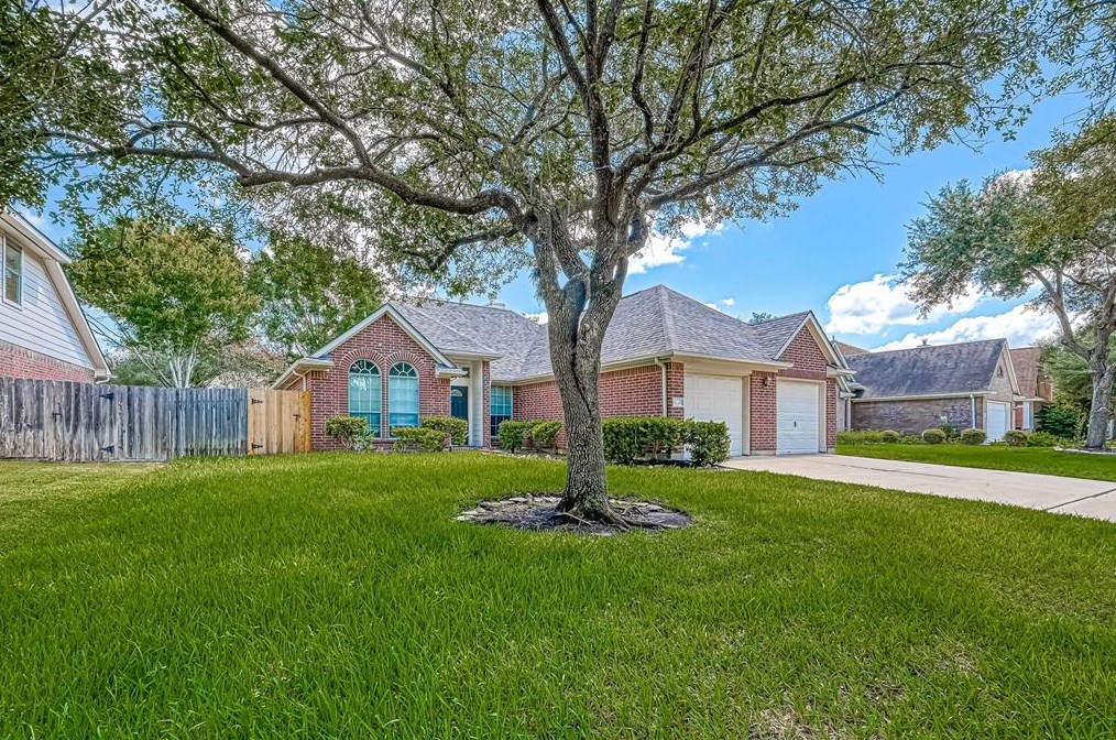1135 Foxland Chase St, Sugar Land, TX 77479