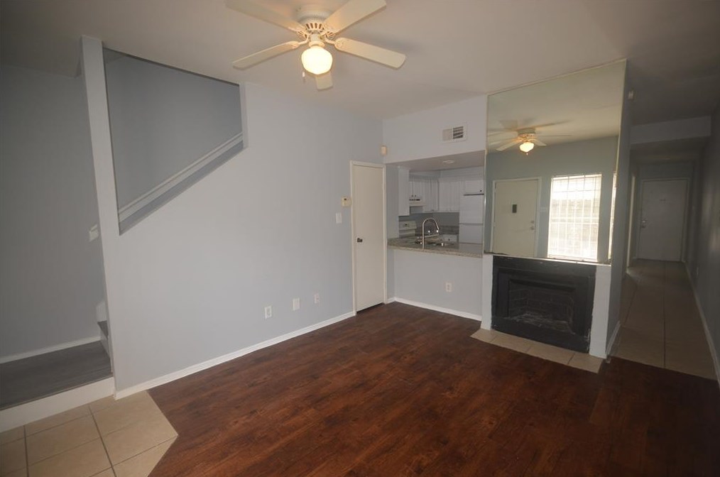8731 Village Of Fondren Dr, Houston, TX 77071-2843