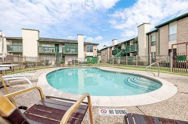 1516 Bay Area Blvd, Houston TX  77058-2123 exterior