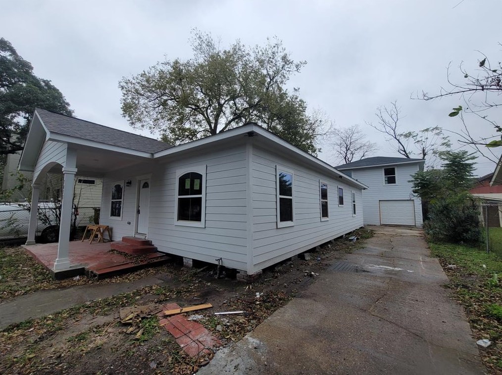 7033 Avenue, Houston, TX 77011-1519