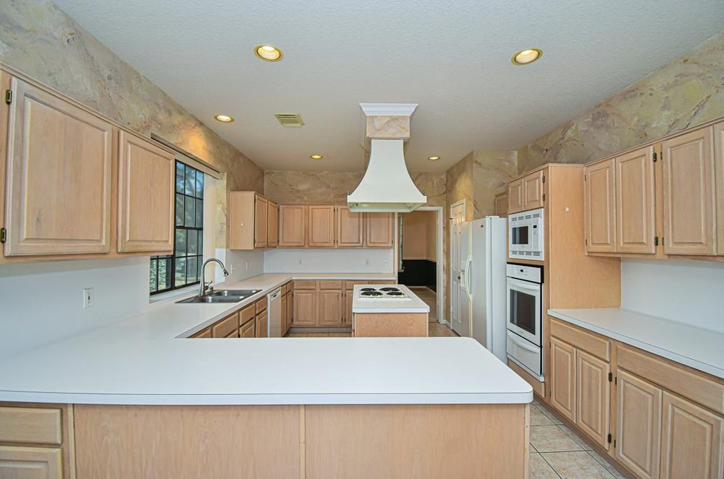 11319 Chestnut Wood Trl, Houston TX  77065-3353 exterior
