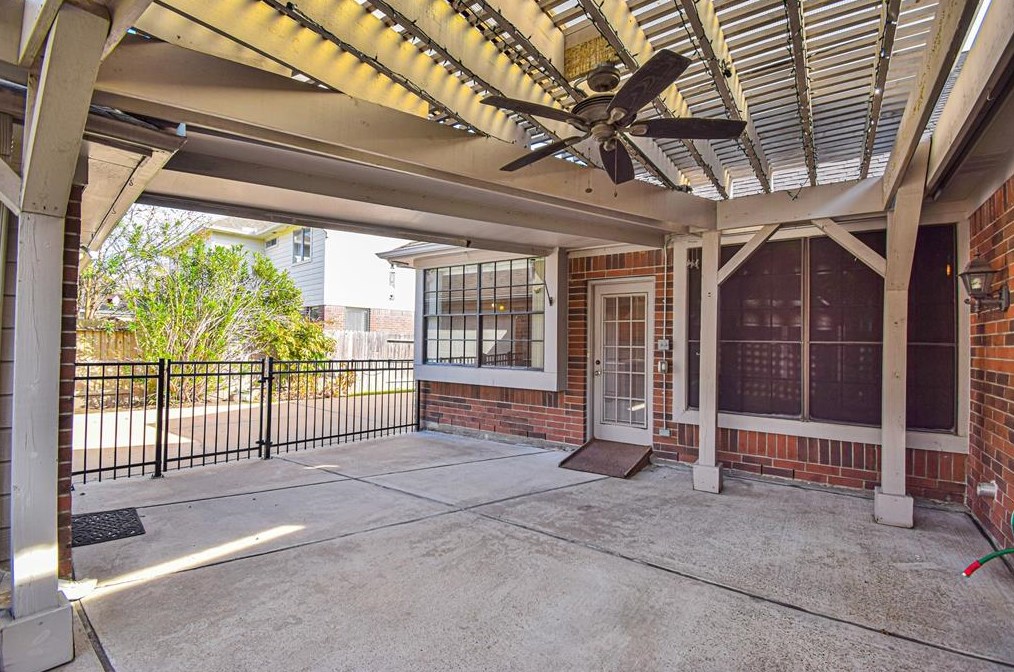 11319 Chestnut Wood Trl, Houston TX  77065-3353 exterior