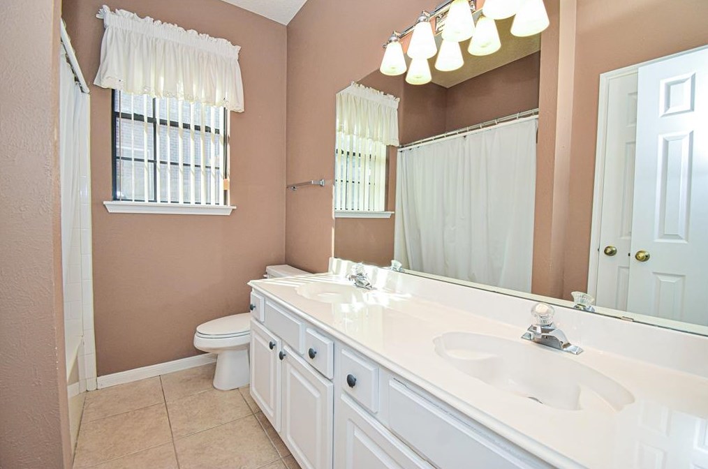 11319 Chestnut Wood Trl, Houston TX  77065-3353 exterior