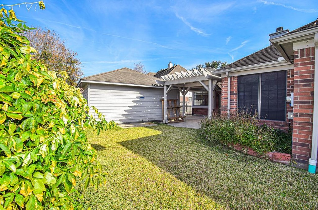 11319 Chestnut Wood Trl, Houston TX  77065-3353 exterior