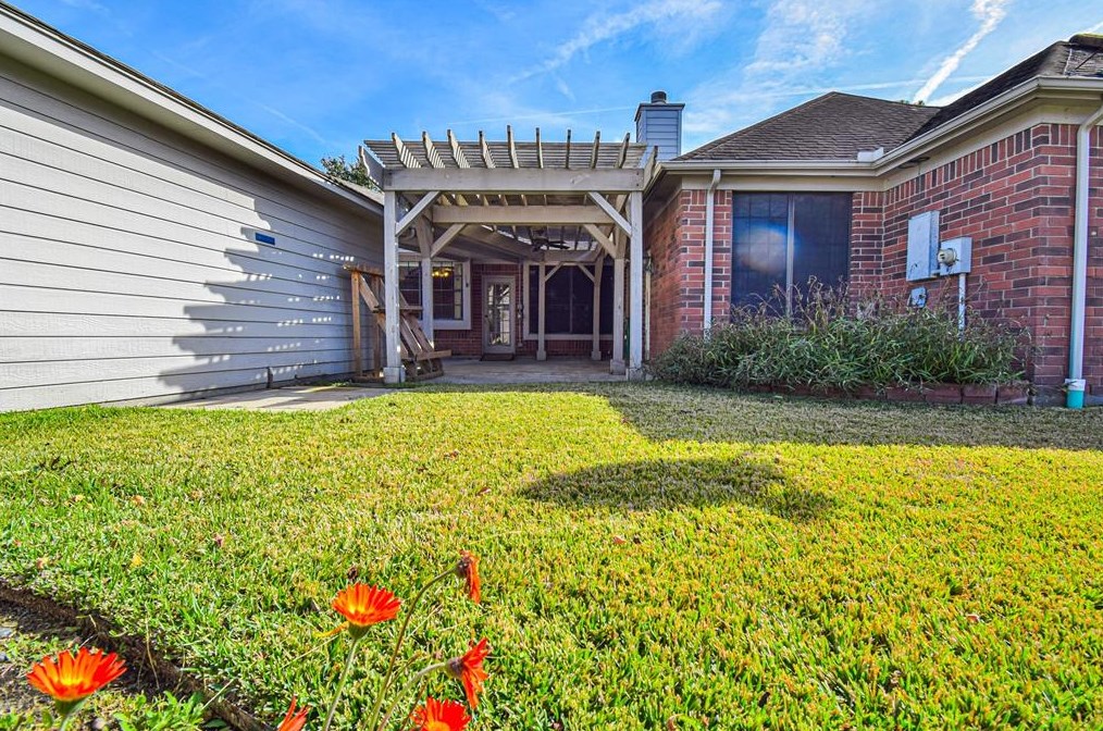 11319 Chestnut Woods Trl, Houston TX  77065-3354 exterior