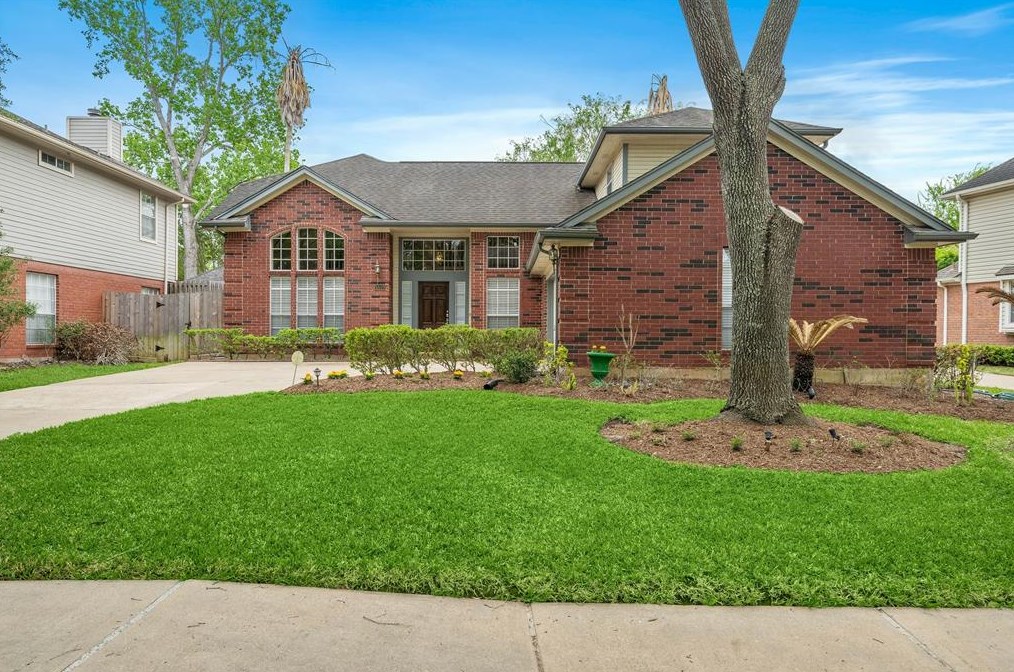 5510 Davids Bend Dr, Sugar Land, TX 77479-5701