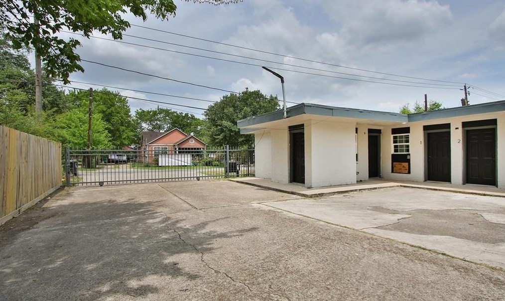 3714 Dabney St, Houston, TX 77026-4124