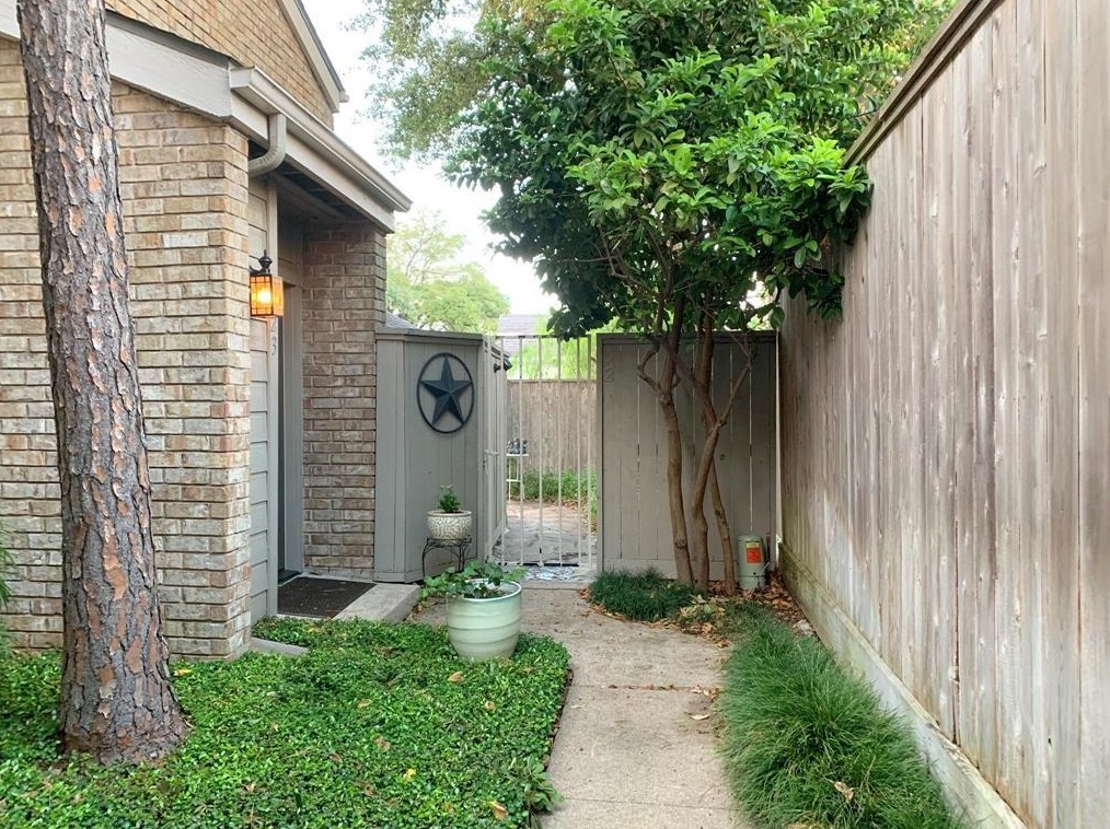 2601 Augusta Dr Apt 22, Houston, TX 77057