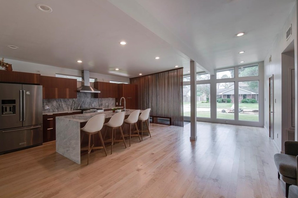 4329 Kingfisher Dr, Houston TX  77035-5107 exterior