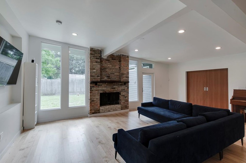 4329 Kingfisher Dr, Houston TX  77035-5107 exterior