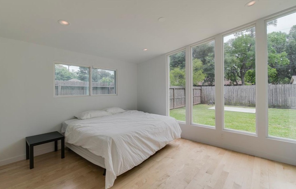 4329 Kingfisher Dr, Houston TX  77035-5107 exterior