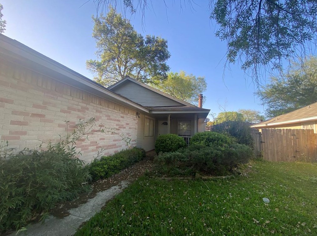 14014 Clear Forest Dr, Sugar Land, TX 77498-1779