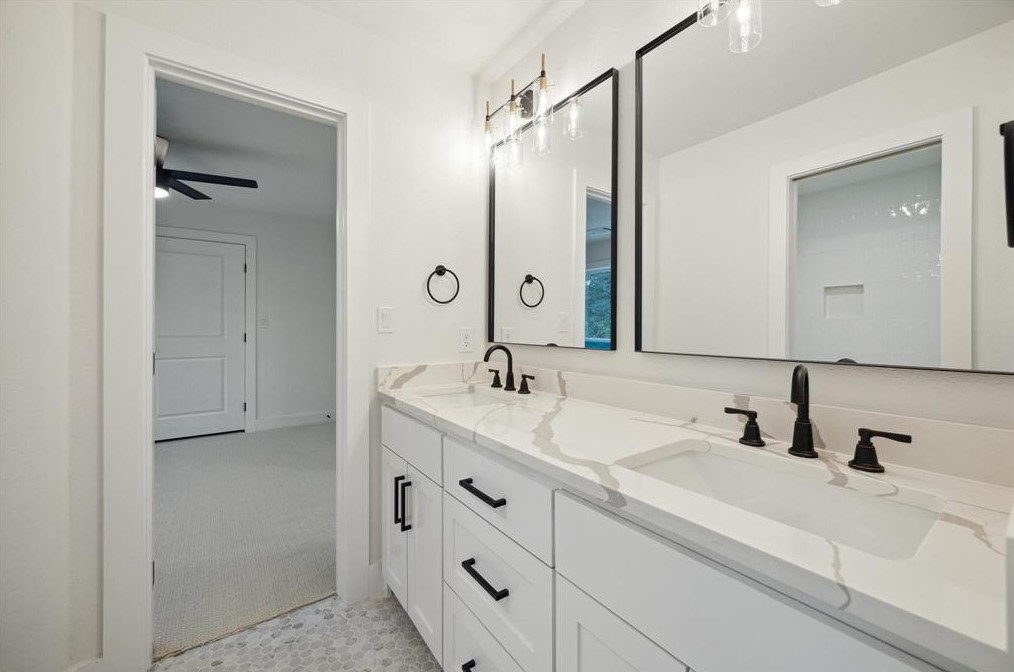 8441 Winningham Ln, Houston TX  77055-6634 exterior