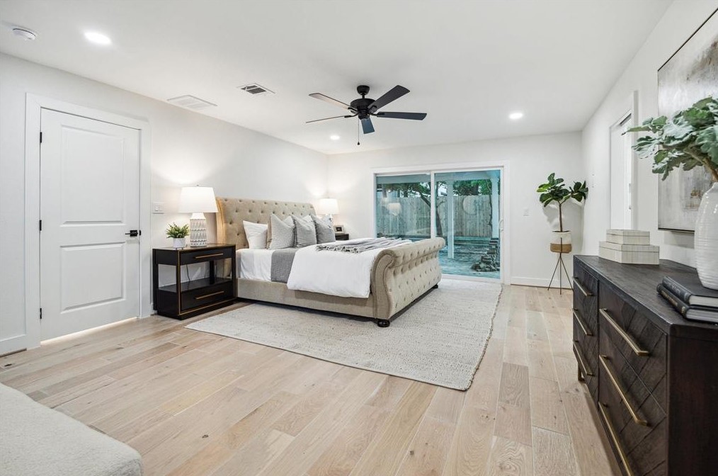 8441 Winningham Ln, Houston TX  77055-6634 exterior