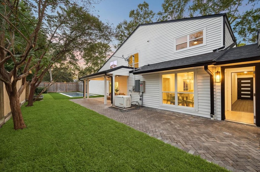 8441 Winningham Ln, Houston TX  77055-6634 exterior