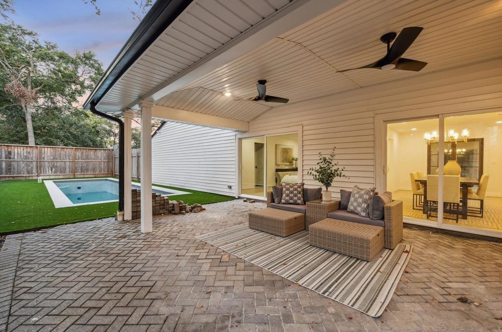 8441 Winningham Ln, Houston TX  77055-6634 exterior