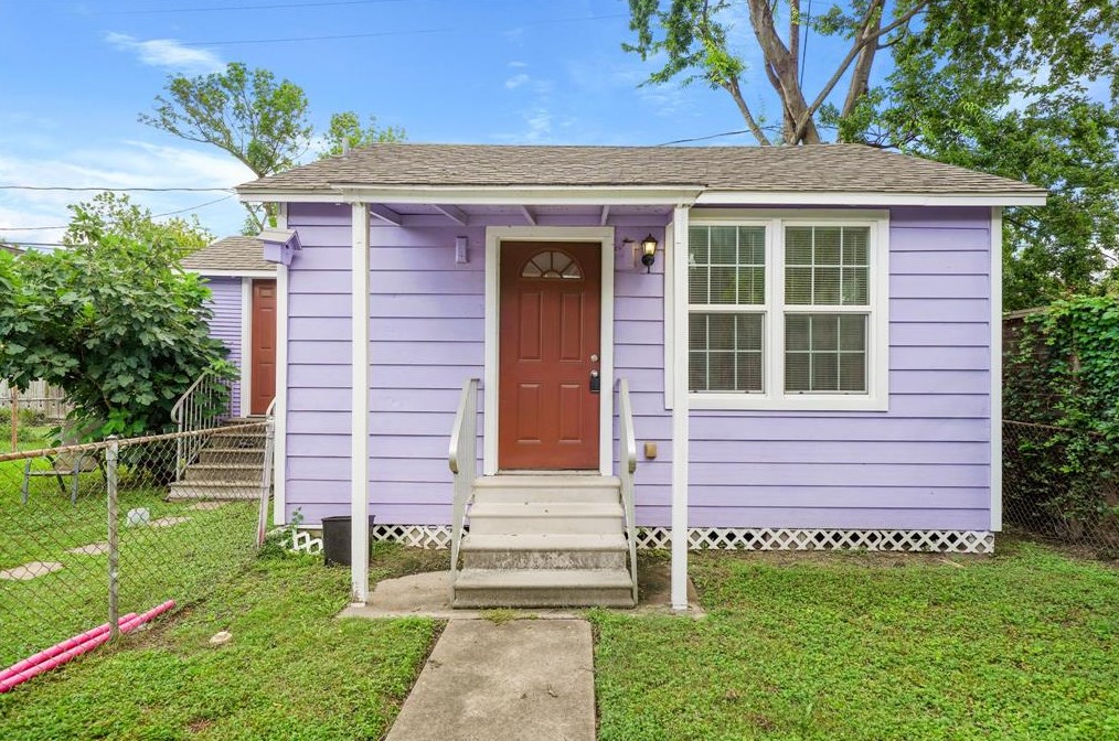 1105 E 25th St #1/2, Houston, TX 77009