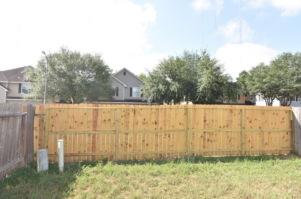14339 Mooreview Ln, Houston TX  77014-1484 exterior