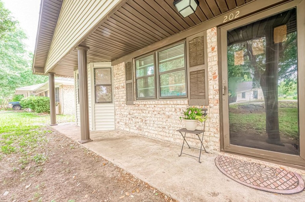 202 2nd St, Beasley, TX 77417-9426