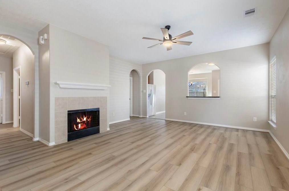2305 Tarrytown Crossing Dr, Conroe, TX 77304-6819