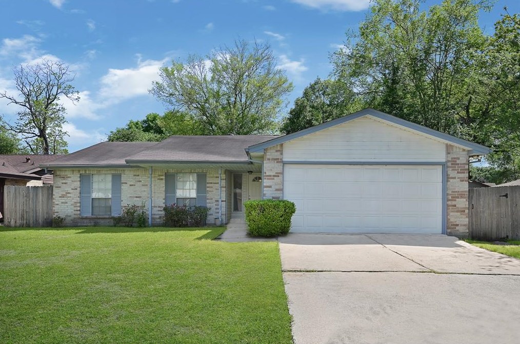 10411 Long River Dr, Sugar Land, TX 77498