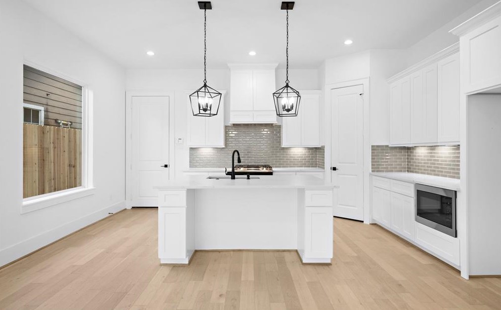 916 Nadine, Houston TX  77009-2443 exterior