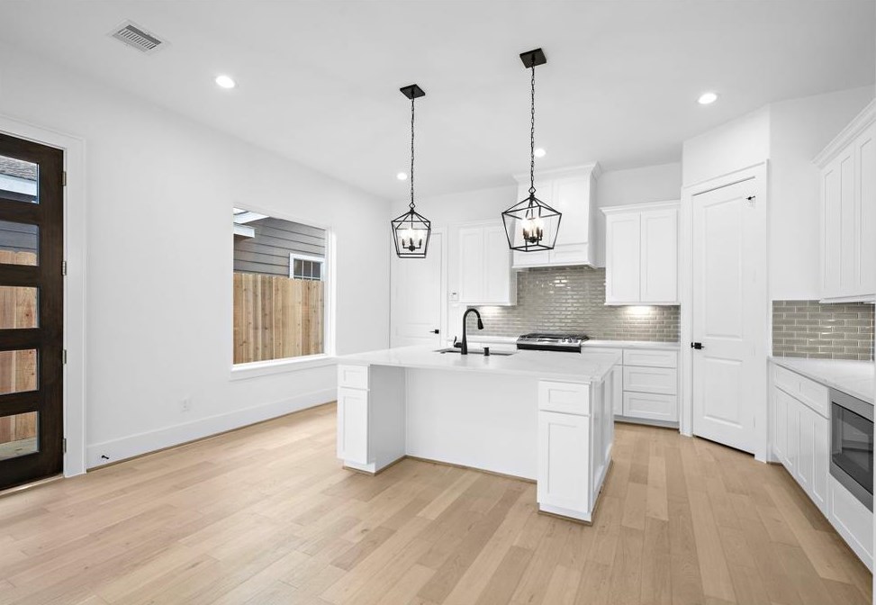 916 Nadine, Houston TX  77009-2443 exterior