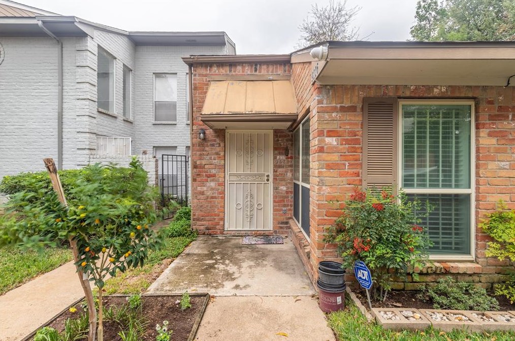 9226 Westwood Village Dr # 13, Houston, TX